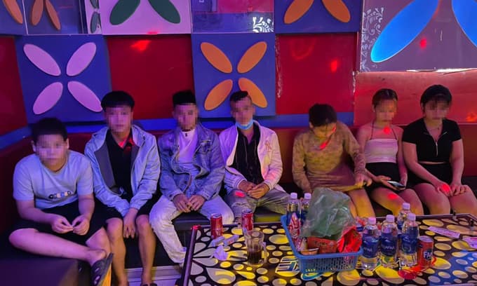 Quang Nam karaoke parlors to be fined after violating social distancing order