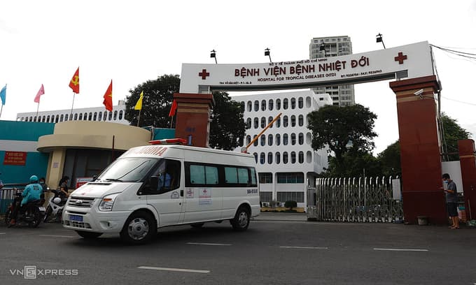 HCMC frontline coronavirus hospital hit as administrative staff drop guard: director