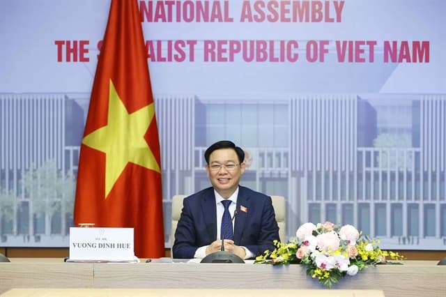 Top Vietnamese and Chinese legislators hold phone talks