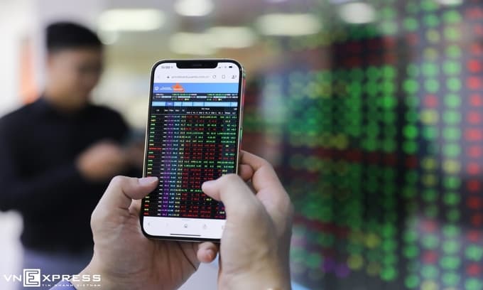 VN-Index recovers after losing session