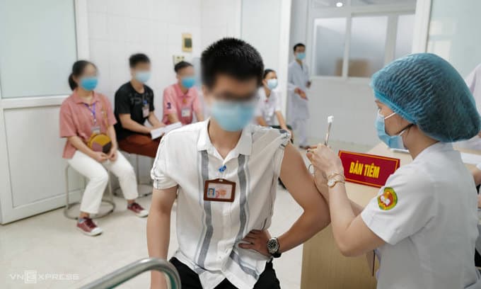 Final phase trials: 924 volunteers get made-in-Vietnam vaccine jabs