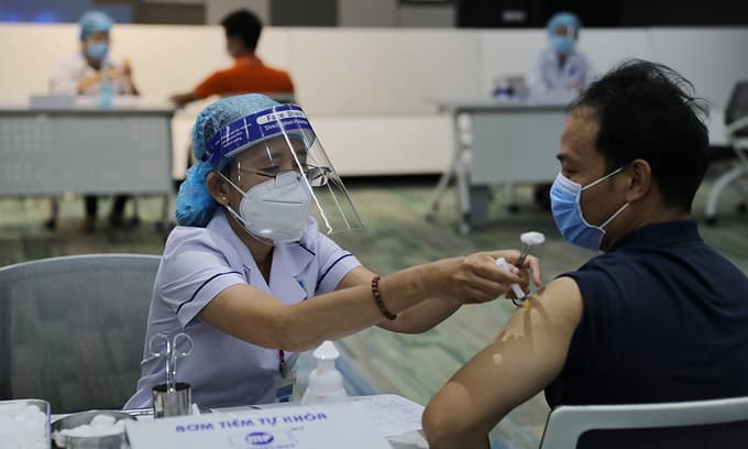 HCMC starts historic vaccination campaign to fight Covid