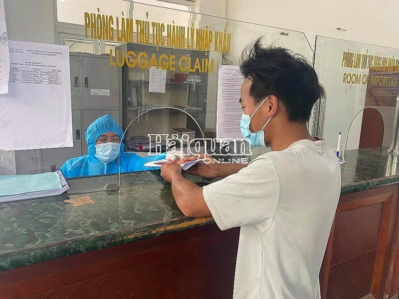 Nghe An Customs implements cargo clearance in pandemic-hit conditions