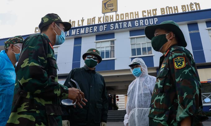 HCMC to keep coronavirus restrictions after social distancing