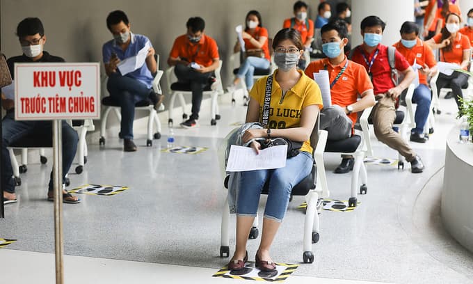HCMC vaccinates 710,000+ against Covid-19 in a week