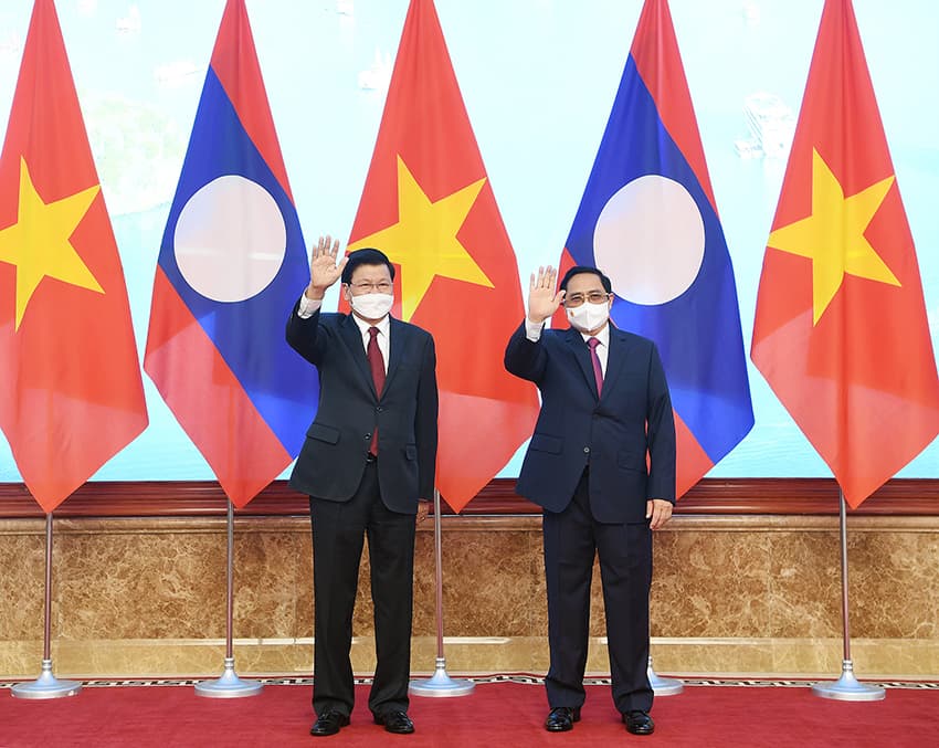 Viet Nam, Laos agree to seek investments for strategic transport projects
