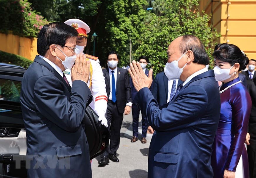 Vietnamese State President hosts official welcome ceremony for top Lao leader