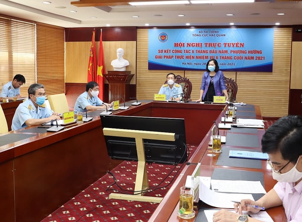 Customs officials urged to cut red tape