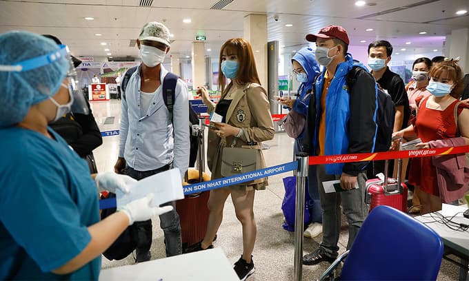 Flights from HCMC to Hue, Quang Nam to be suspended over Covid fears