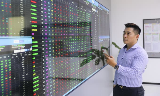 Record spree continues in new securities trading accounts