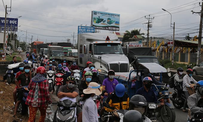 Chaos, frustration at Covid checkpoints as thousands leave HCMC