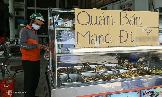 Food delivery risks Covid transmission, HCMC elaborates