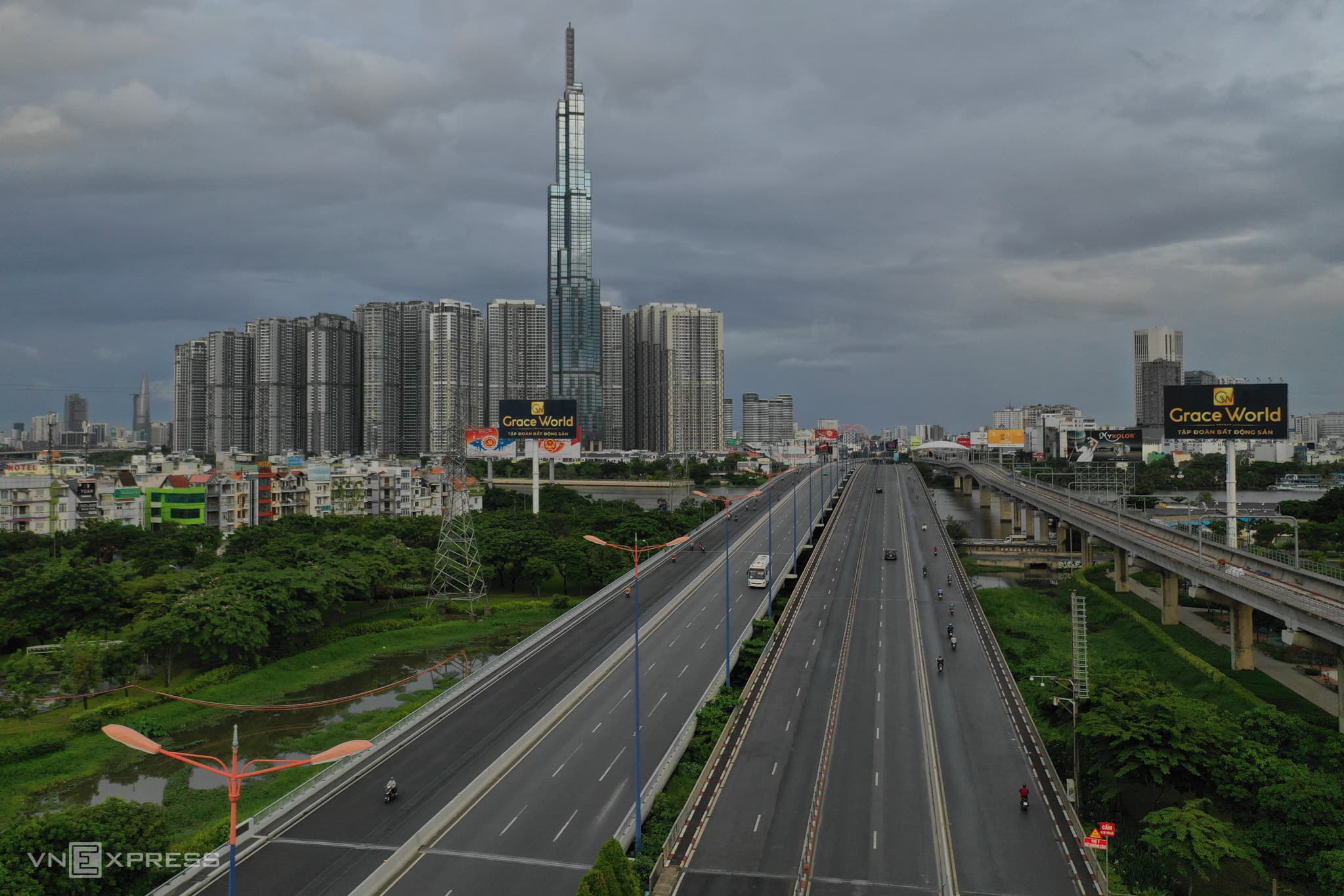 HCMC desolate on first day of social distancing