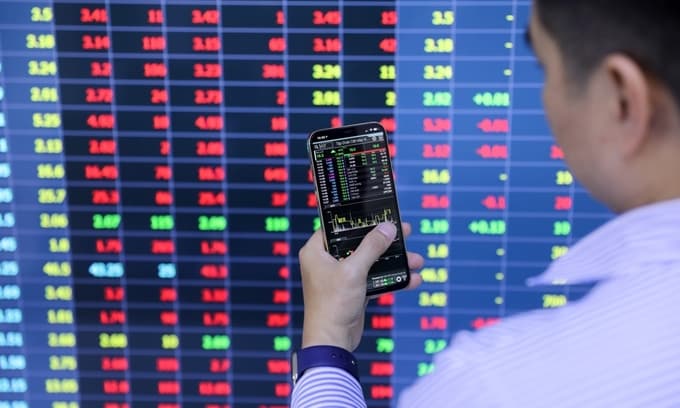 VN-Index falls to one-month low