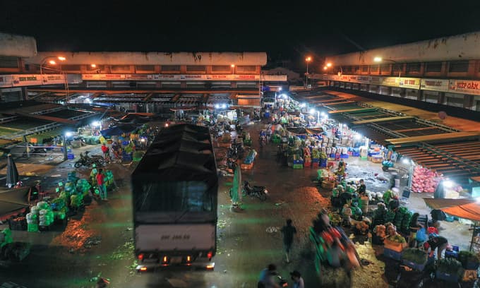 HCMC to partly reopen two wholesale markets