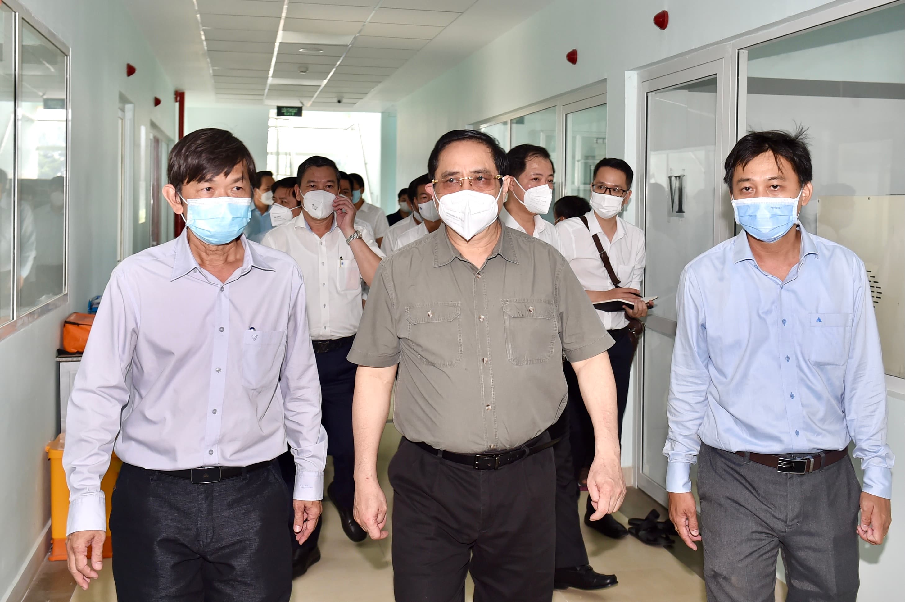 PM inspects COVID-19 prevention and control in Tay Ninh