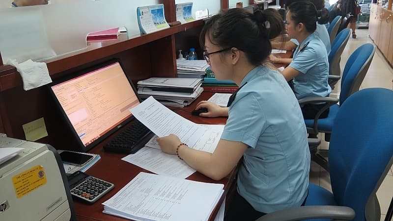 Hanoi Customs helps businesses stablise operations