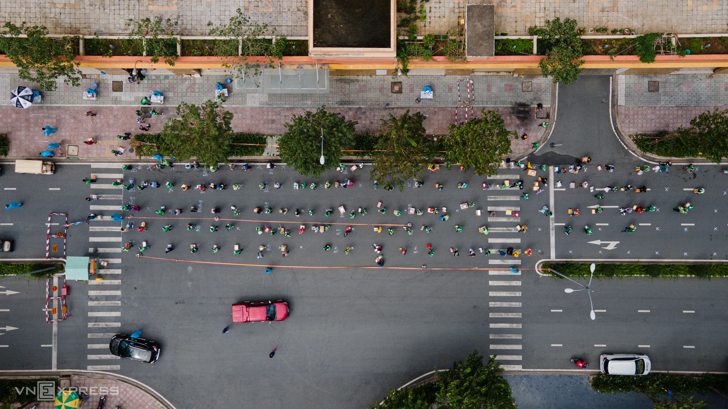 Long rows, long hours as HCMC Covid patients await deliveries