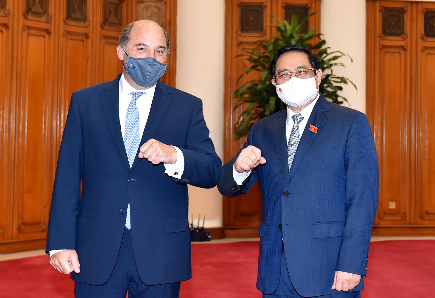 PM receives British Secretary of State for Defense