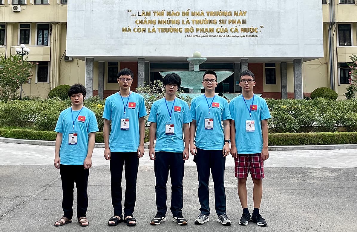 Vietnam wins four golds at physics, biology Olympiads