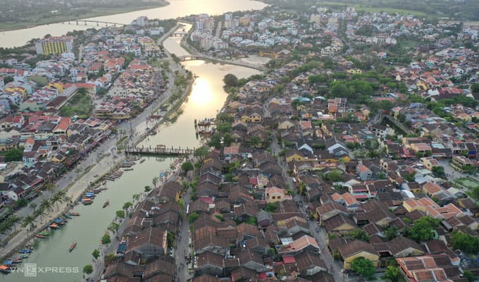 Hoi An makes lockdown townwide as infections rise