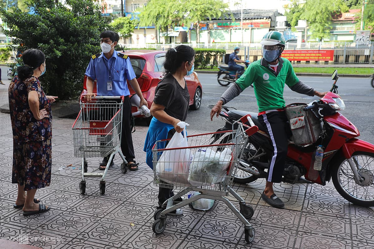 Retailers in trouble as shippers take a break