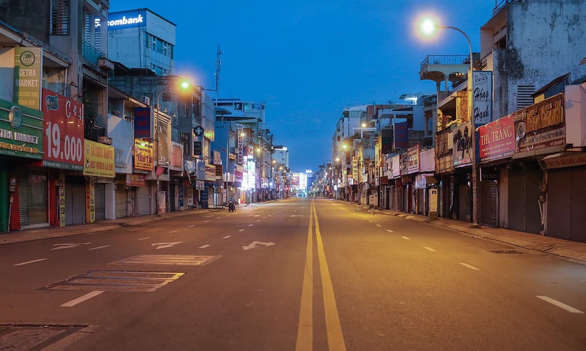 Control Covid-19 outbreak before mid-Sep, gov't tells HCMC