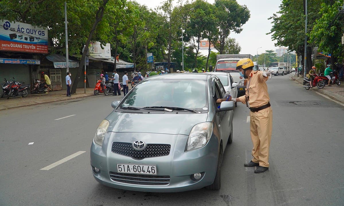 Drivers taking passengers to airports told to carry certificates