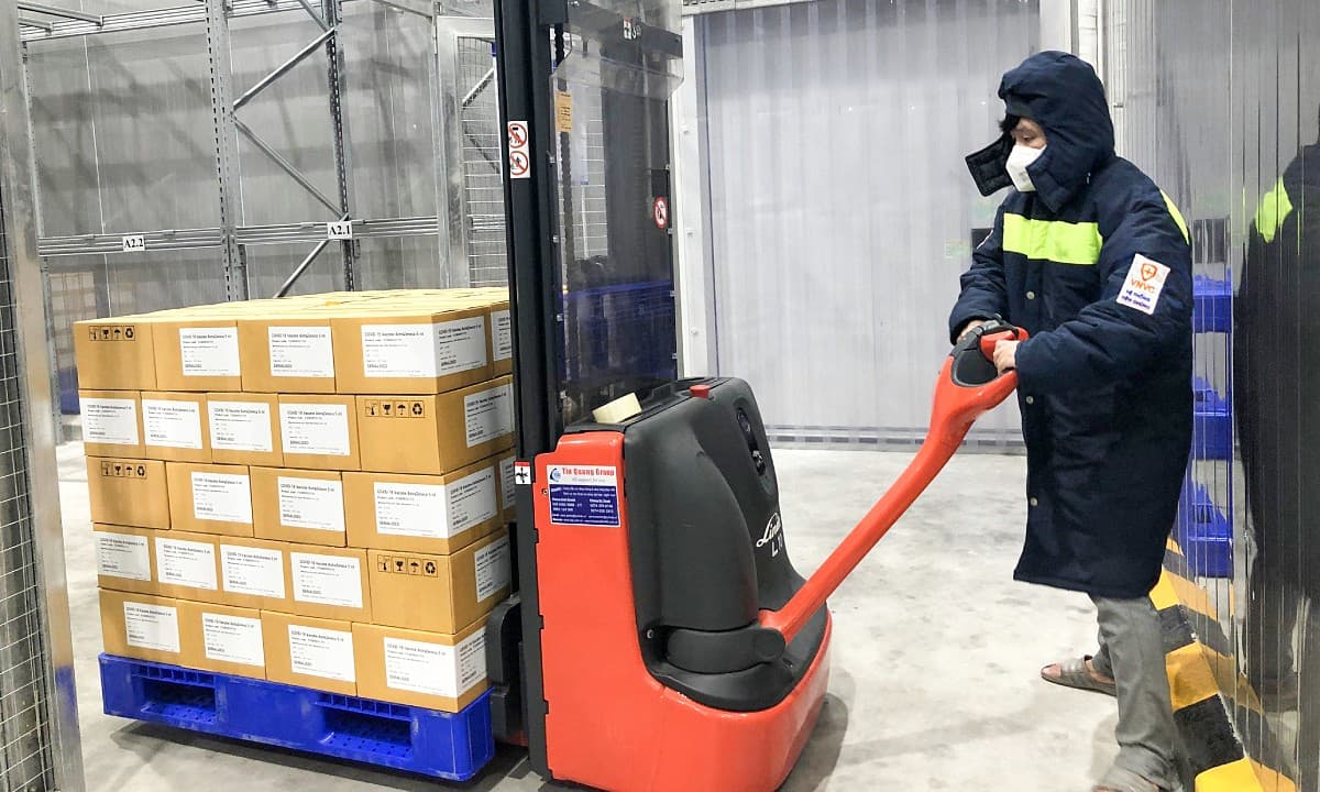 1.1 mln AstraZeneca vaccine doses arrive in Vietnam