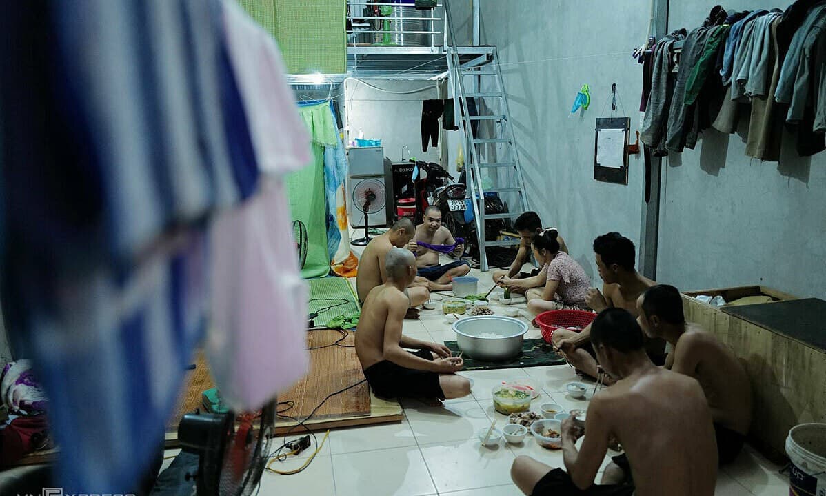 Bureaucracy sees Hanoi workers give up on Covid aid