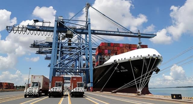 More goods passing through VN"s seaports compared to last year