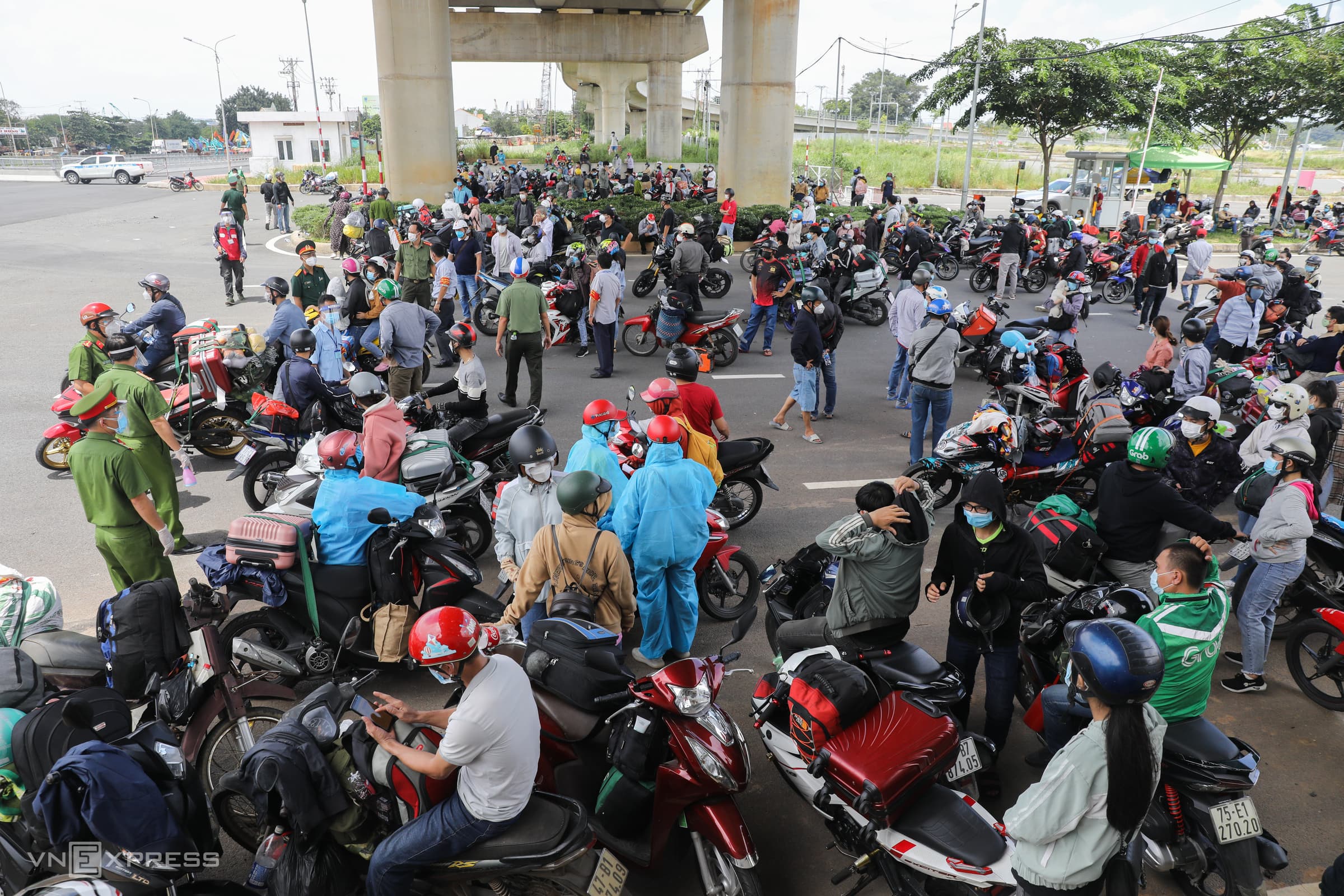 No way home: Migrants stuck in HCMC amid lockdown