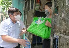 Ha Noi authorities provide VND460 bln to pandemic-hit residents