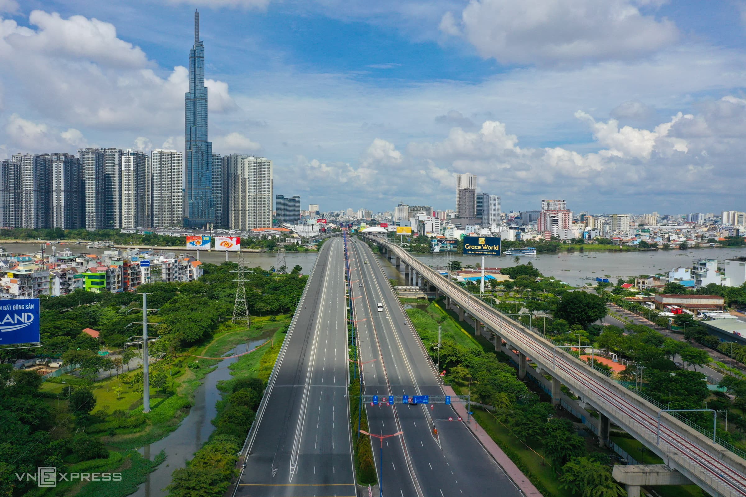 HCMC hibernates as residents ordered indoors