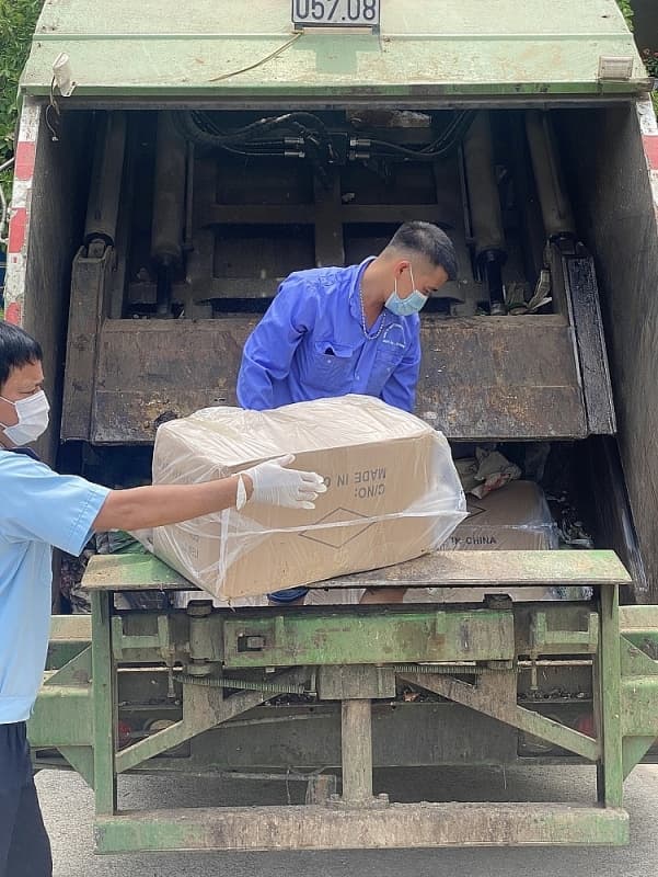 Empty containers and garbage trucks used for smuggling