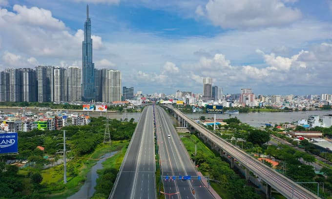HCMC to reopen economy step by step: new chairman