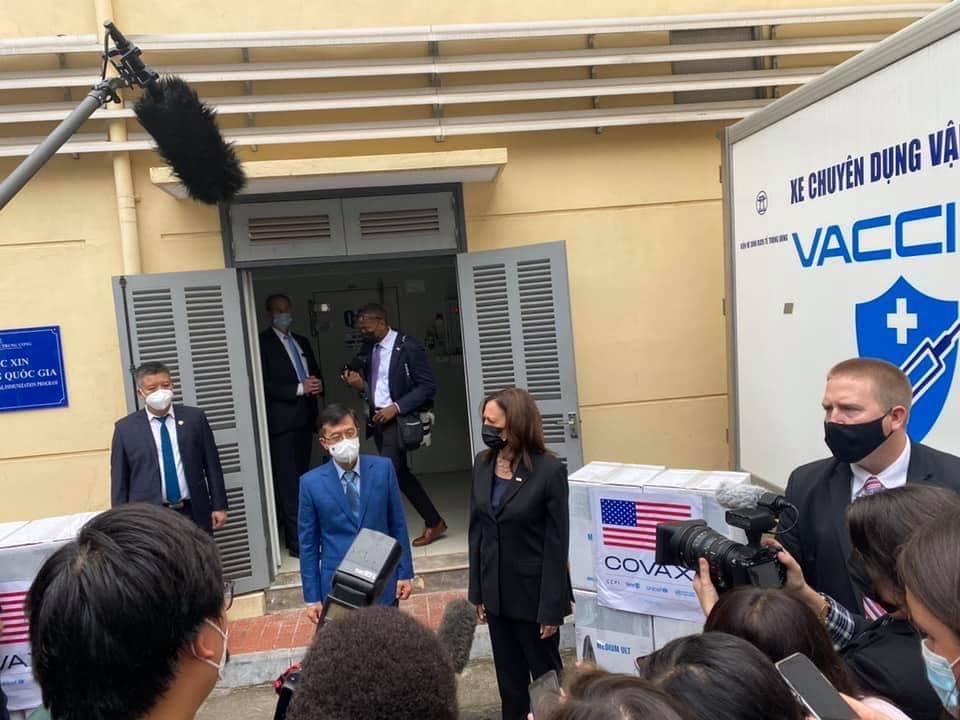 More than 800,000 doses of U.S. donated Pfizer vaccine arrive in Ha Noi, HCMC