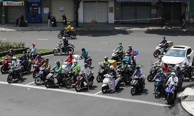 Conmen take advantage of HCMC delivery restrictions