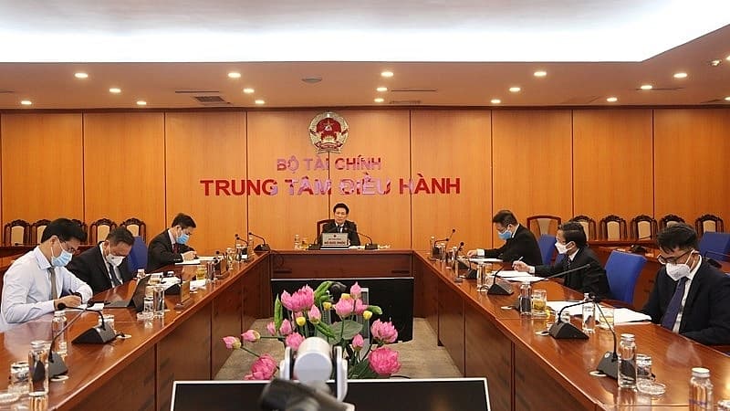 Minister Hồ Đức Phớc works with ADB Vice Chairman via zoom meeting