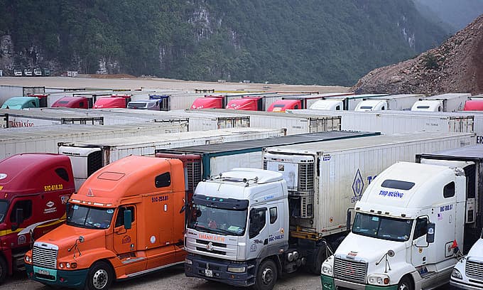 China reacts to Covid threat by closing border gate with Vietnam, again