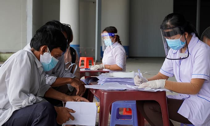 Vietnamese-American doctors offer to help Covid patients in Vietnam