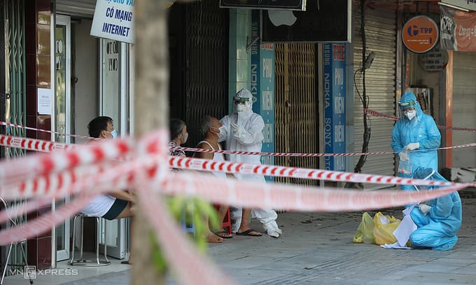Hanoi may extend social distancing beyond September 6: CDC
