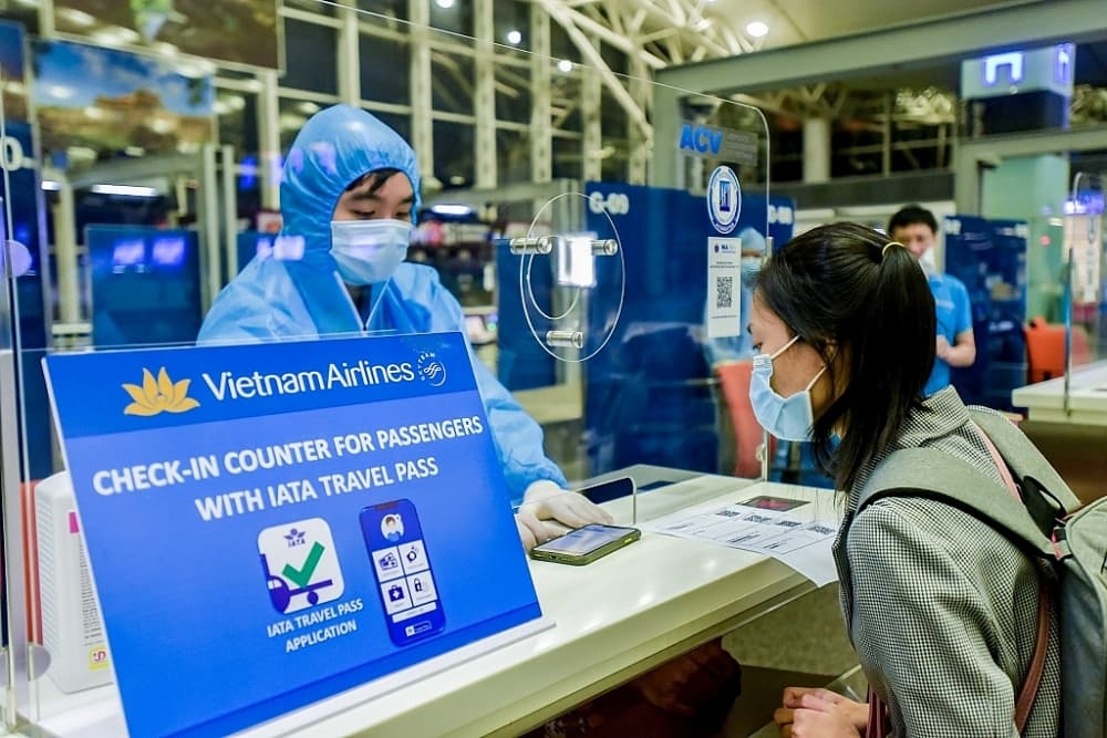 Vaccine passport: The door for Vietnam's aviation to "transform" amid the pandemic?