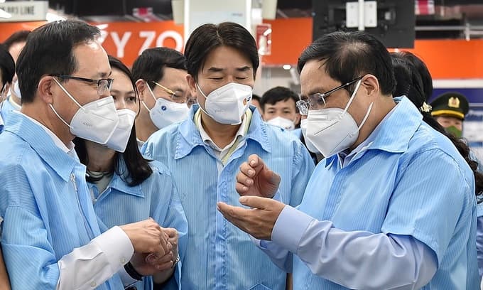 Vietnam will not fail FDI companies’ trust in Covid battle: PM