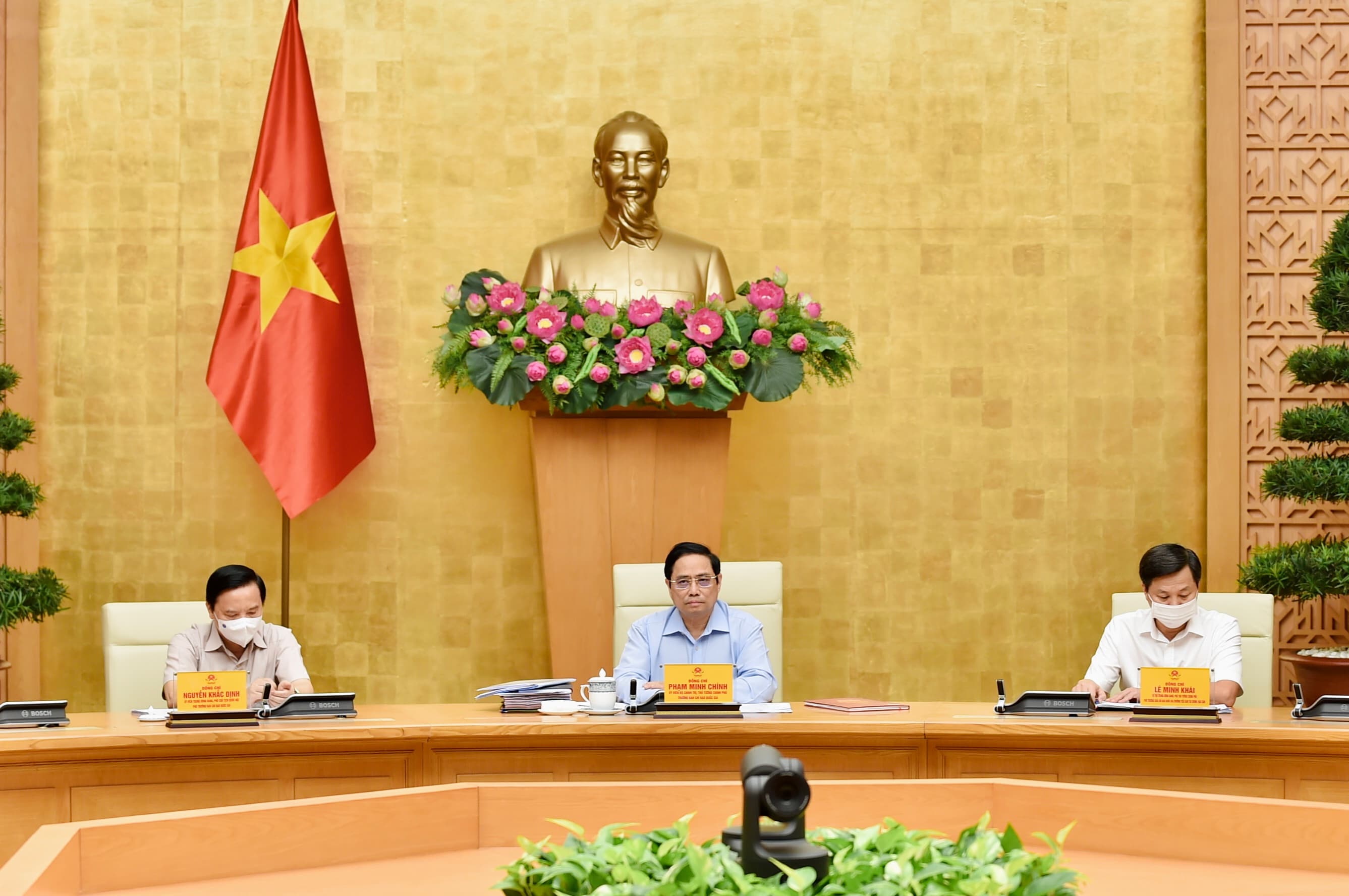 Gov’t chief convenes virtual meeting on COVID-19 response