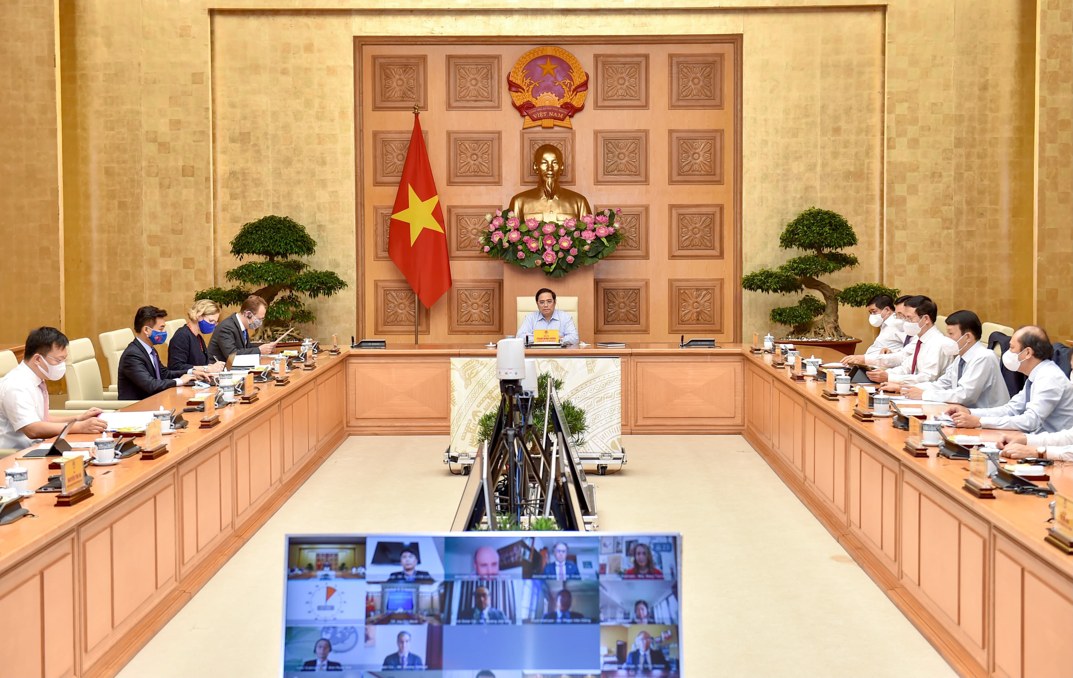 Gov’t to issue new resolution on assistance for businesses affected by COVID-19
