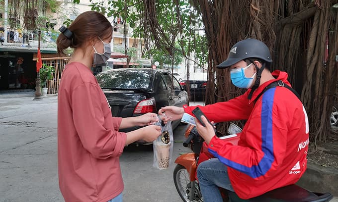 Hanoi to restrict motorbike shipper timings