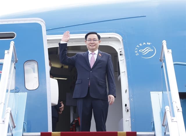 NA Chairman Huệ leaves for fifth World Conference of Speakers of Parliament in Austria