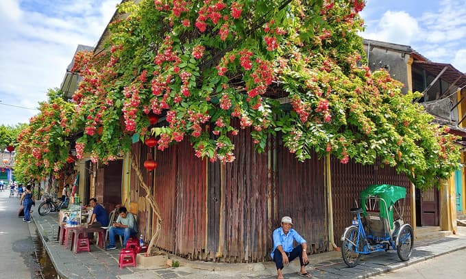 Hoi An allows eateries to reopen with safeguards