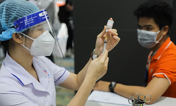 Ease fully vaccinated into resuming 'new normal' life: experts